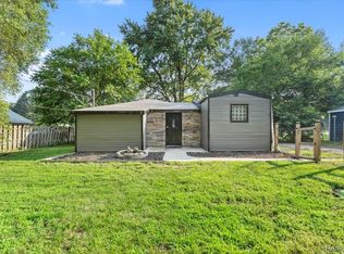 8121 Delray St, Lambertville, MI 48144