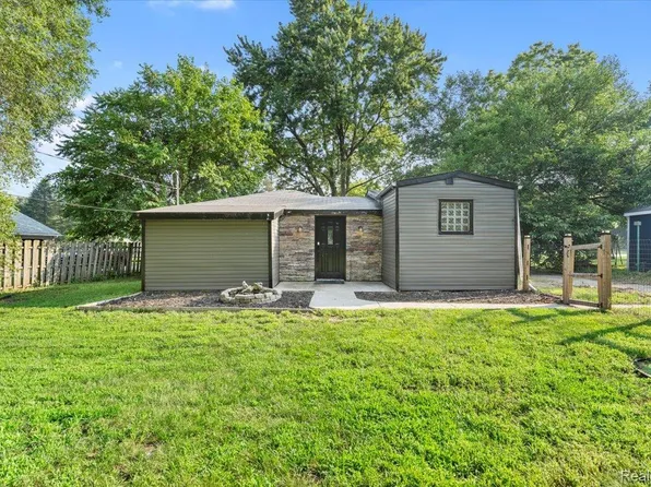 8121 Delray St, Lambertville, MI 48144