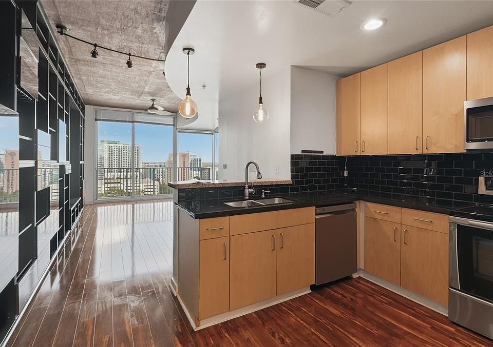 1st image of 155 S COURT AVENUE #1113