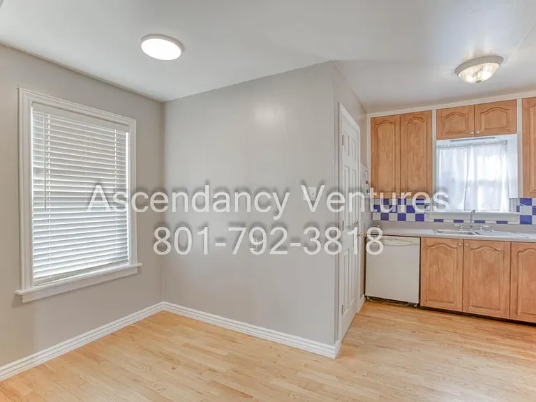 538 S Navajo St — Photo 10