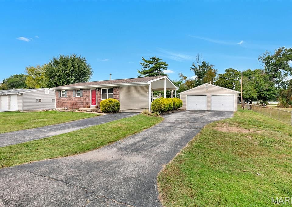 1st image of 5 Oak Dr