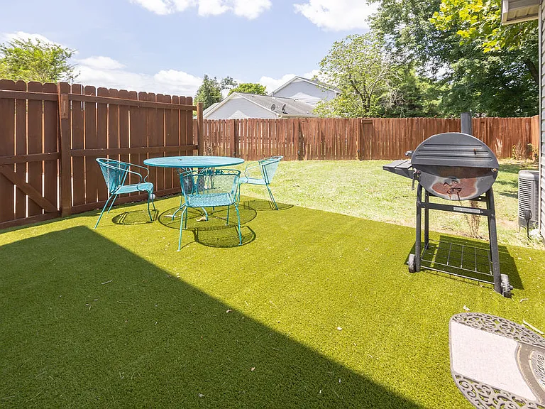 1810 Violet Ct — Photo 14