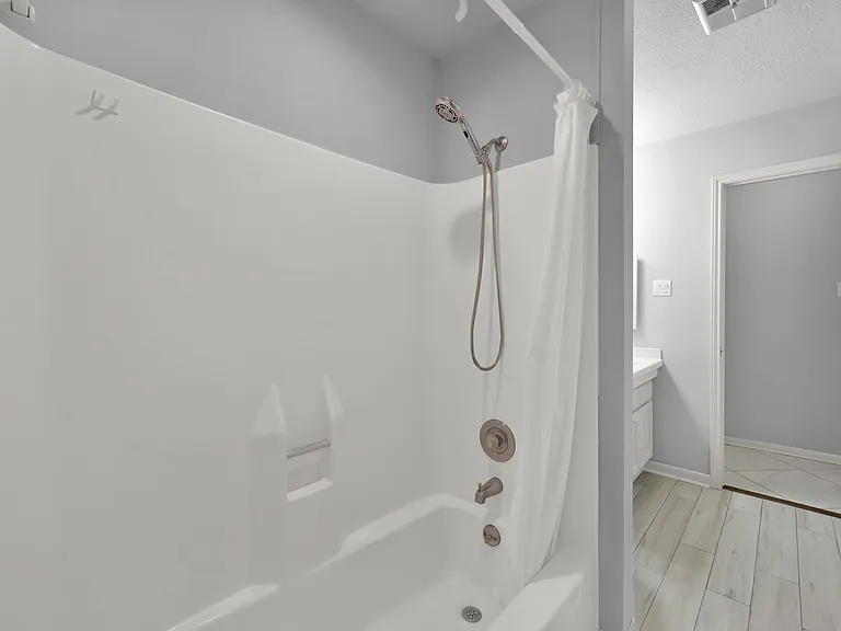 35 Lakeview Vlg — Photo 30