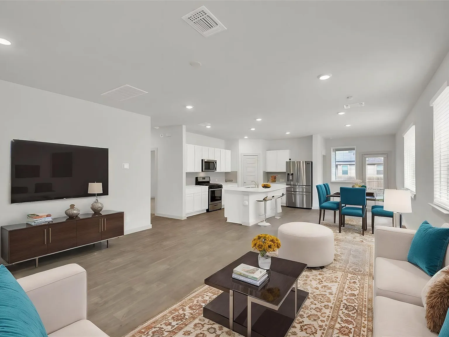 4 bed, 3.0 bath, 2314 sqft, $2,250 — Photo 2