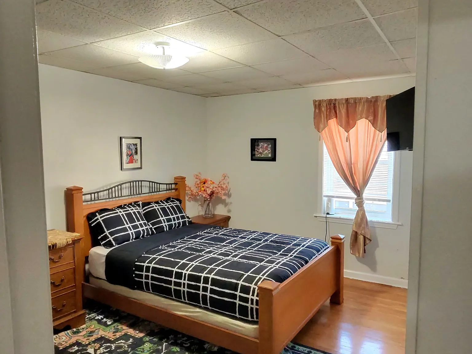 4 bed, 1000 sqft, $2,400 — Photo 3