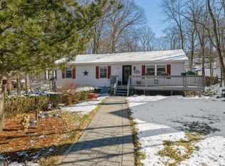 37 Adelphi Trl, Hopatcong, NJ 07843