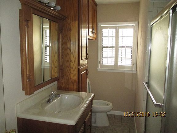 4th image of 634 Parkhill Dr