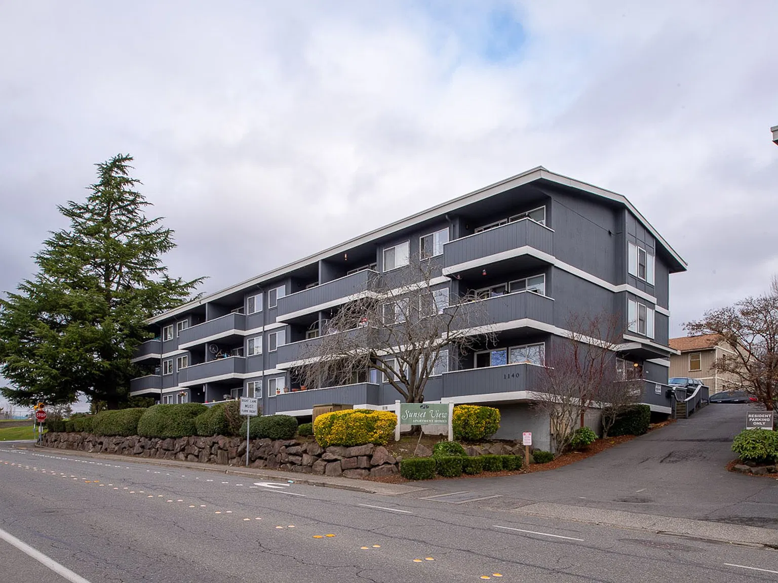 Sunset View Apartments — Photo 4