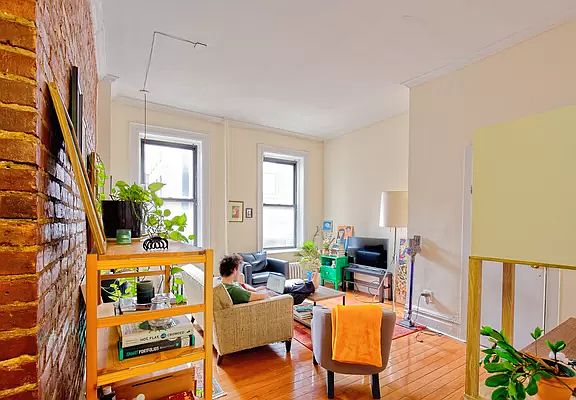 1st image of 238 E 9th St #2