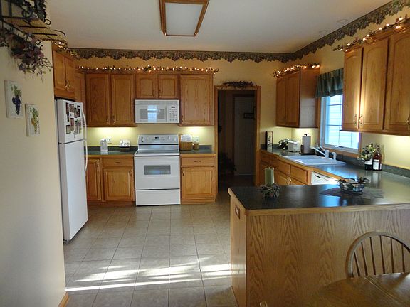 Kitchen has plenty of cupboards and built in pantry, floor recently tiled.