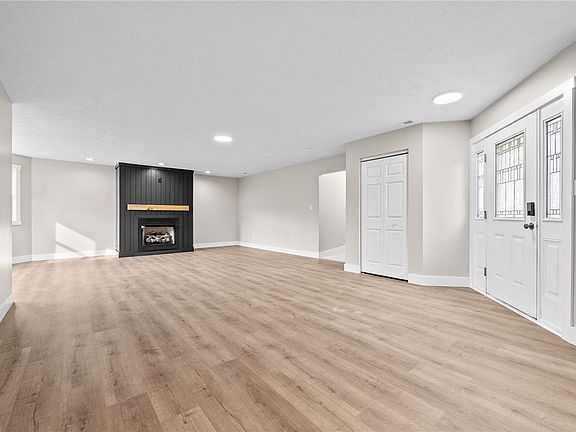 4th image of 128 Evergreen Dr