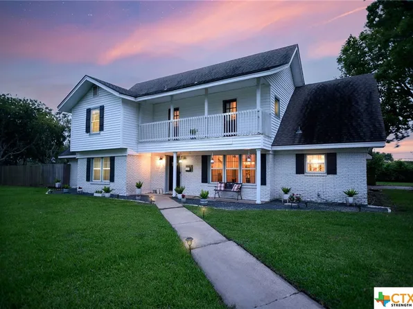 152 Hall Rd, Port Lavaca, TX 77979