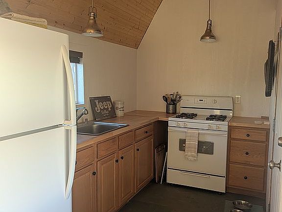 Main cabin - kitchen