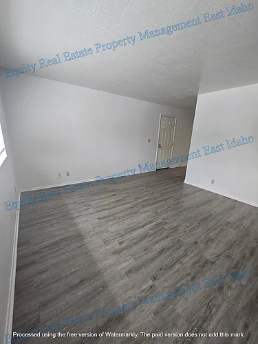 ID - 848, 852, 854, 856 Bryan Rd - LB - 854 Photo 1