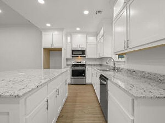 4th image of 308 Schweitzer Ave