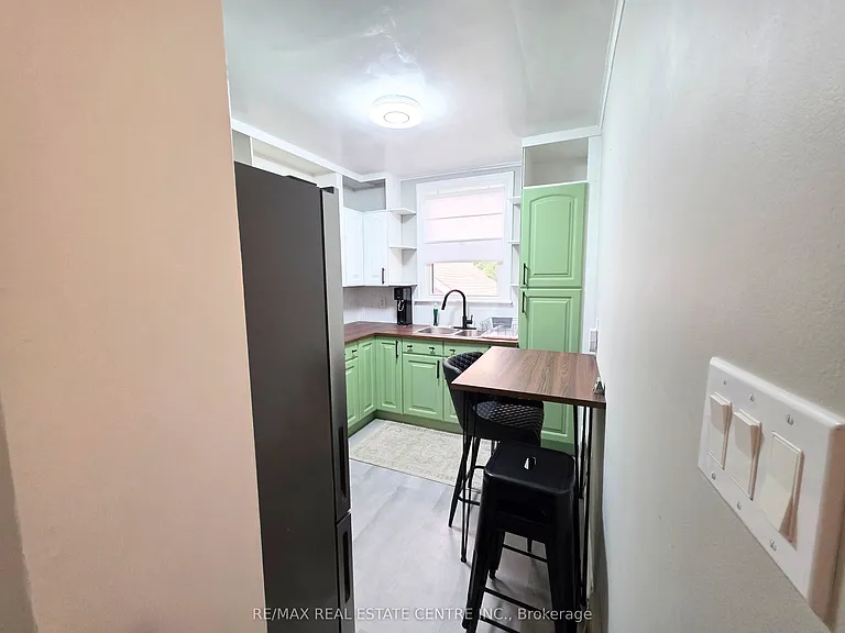 81 E 11th St — Photo 13