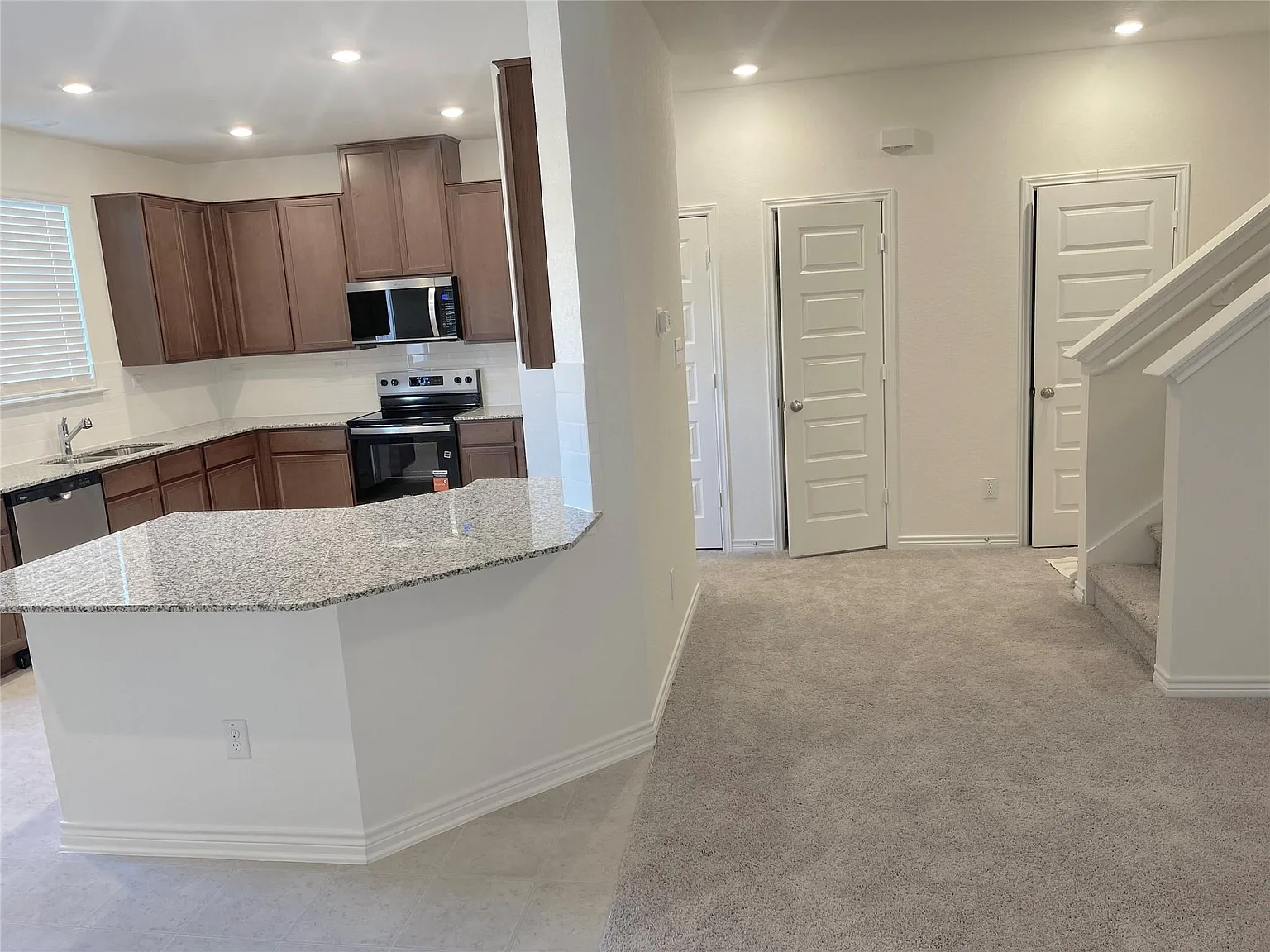 3 bed, 2.5 bath, 1676 sqft, $1,850 — Photo 4
