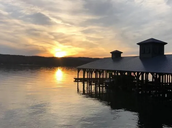 91 Boathouse Dr, Guntersville, AL 35976