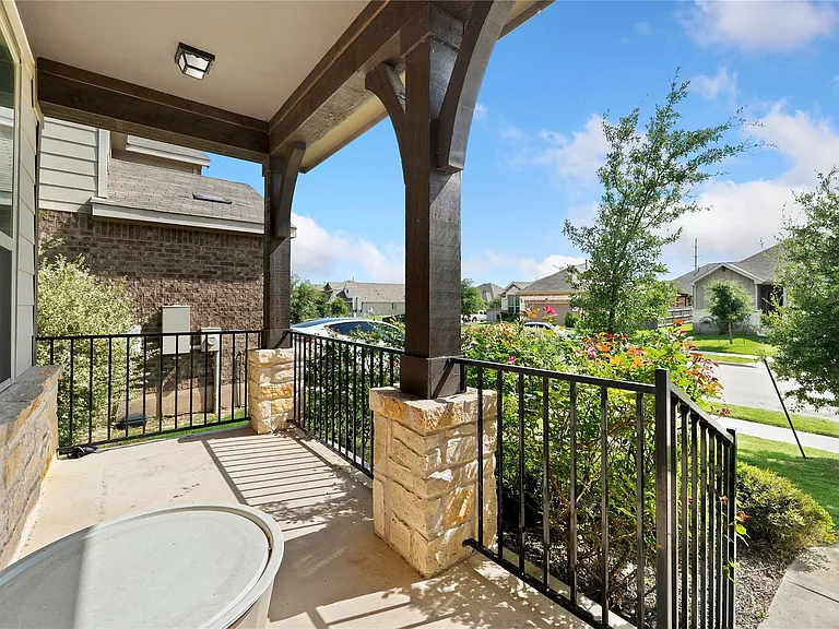 104 Quarryman Dr — Photo 2