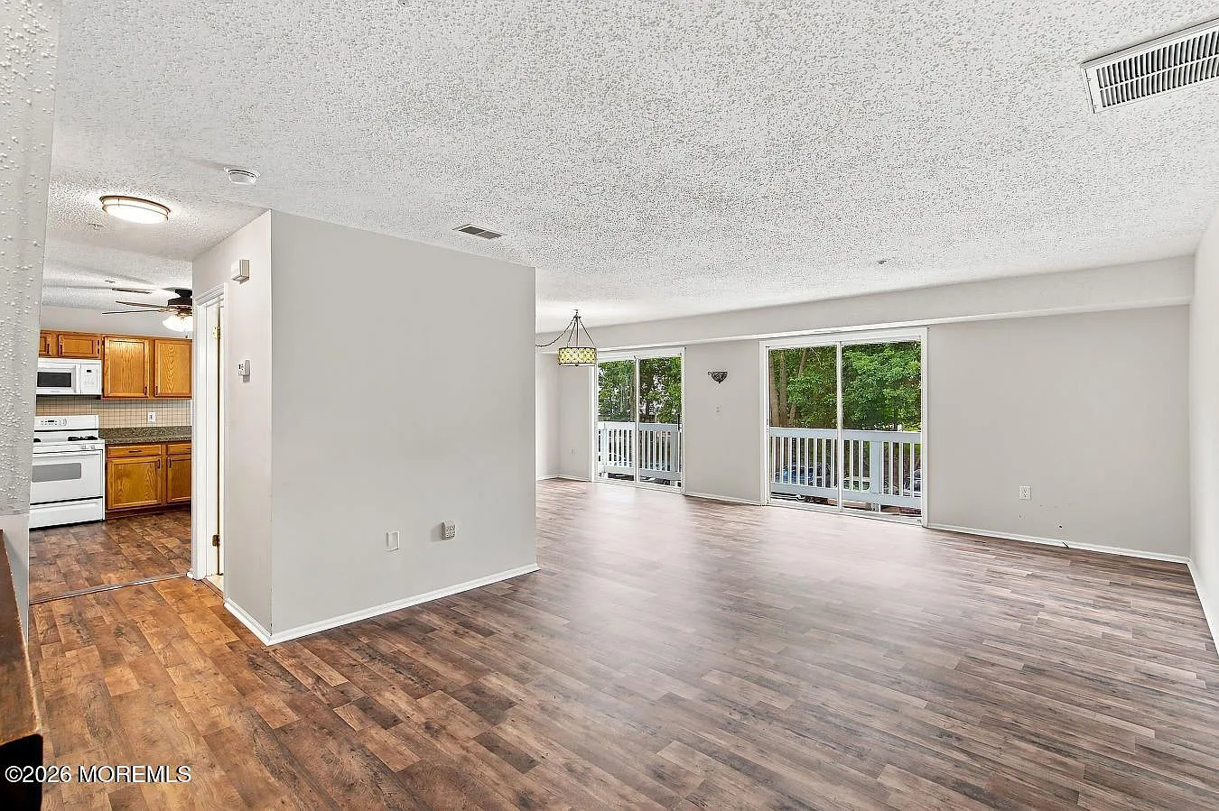2 bed, 1.5 bath, 1409 sqft, $2,600 — Photo 4
