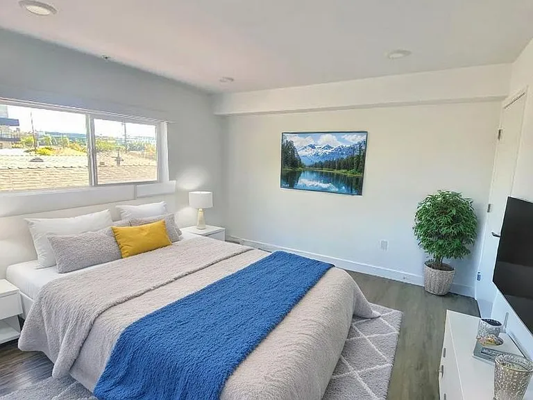 5455 Inglewood Blvd — Photo 2