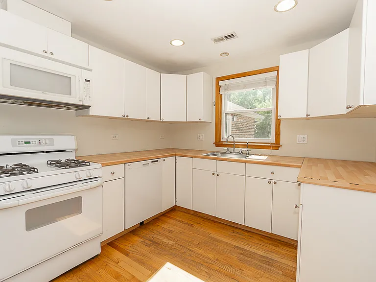 4N036 Wood Dale Rd — Photo 6