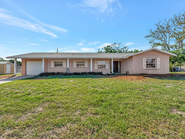 2916 Woodcrest Dr — Photo 1