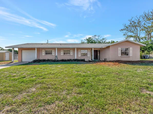 2916 Woodcrest Dr, Sarasota, FL 34239