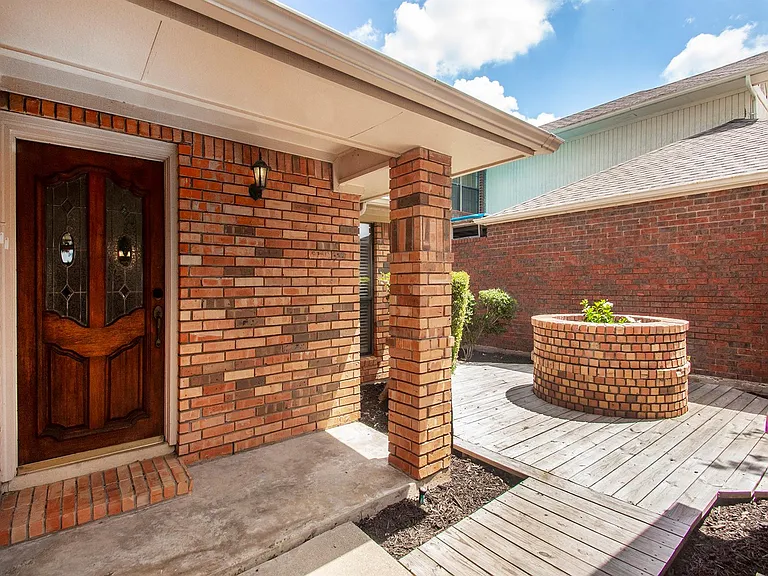 3905 Denham Way — Photo 3