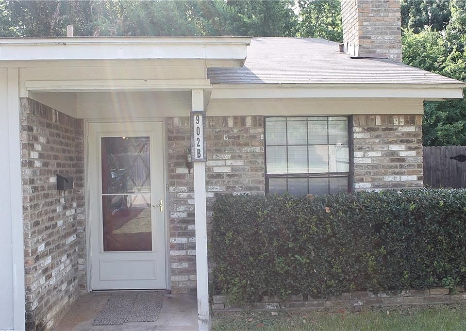 1st image of 902 Meadowbrook Dr APT B