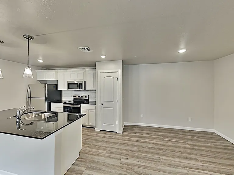 11204 Howard Dr — Photo 4