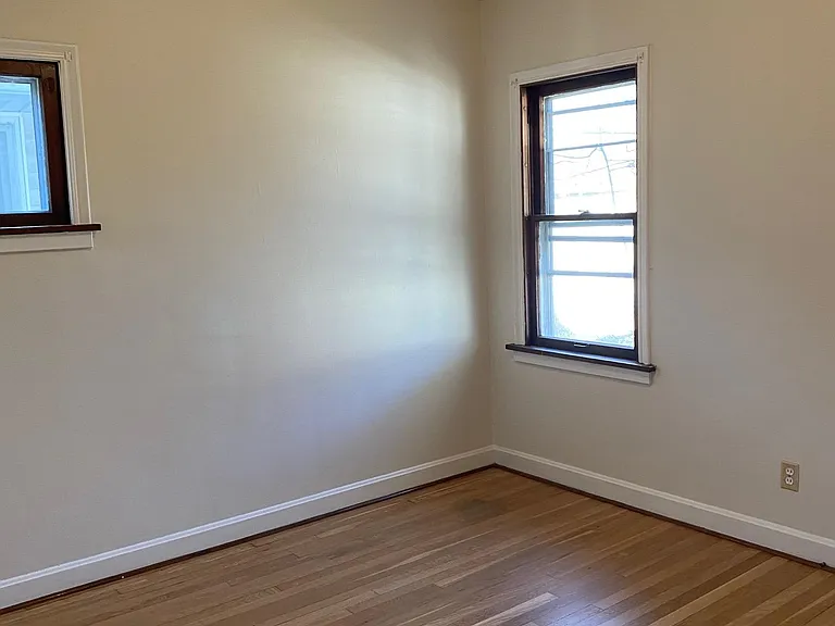 1563 Victoria Ave #DOWN — Photo 9