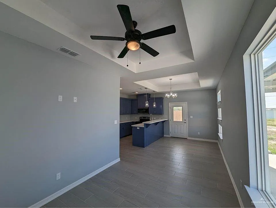 3 bed, 2.0 bath, 960 sqft, $1,250 — Photo 3
