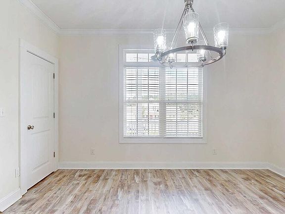 5th image of 114 Willow Ridge Cir