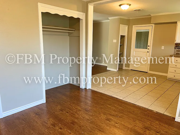 3015 Winfield Dr — Photo 5