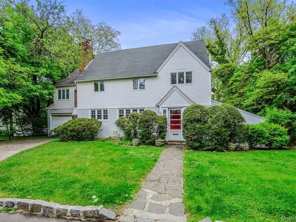27 Ridge Drive E, Great Neck, NY 11021
