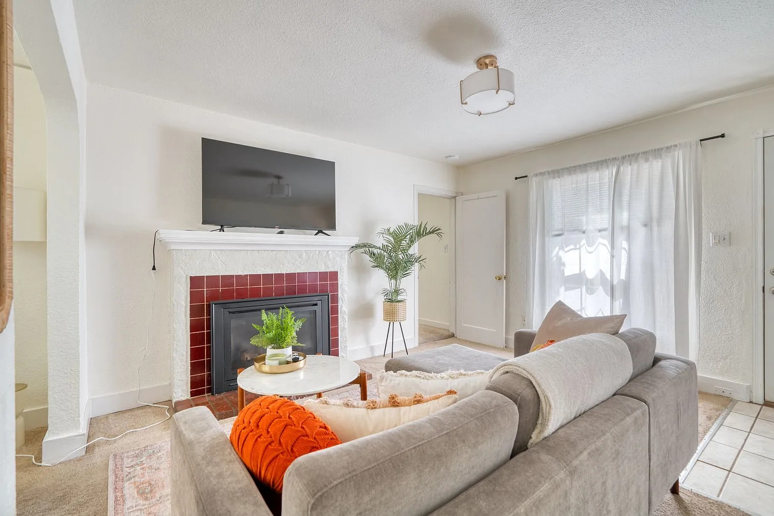 1 bed, 1.0 bath, 645 sqft, $2,402 — Photo 4