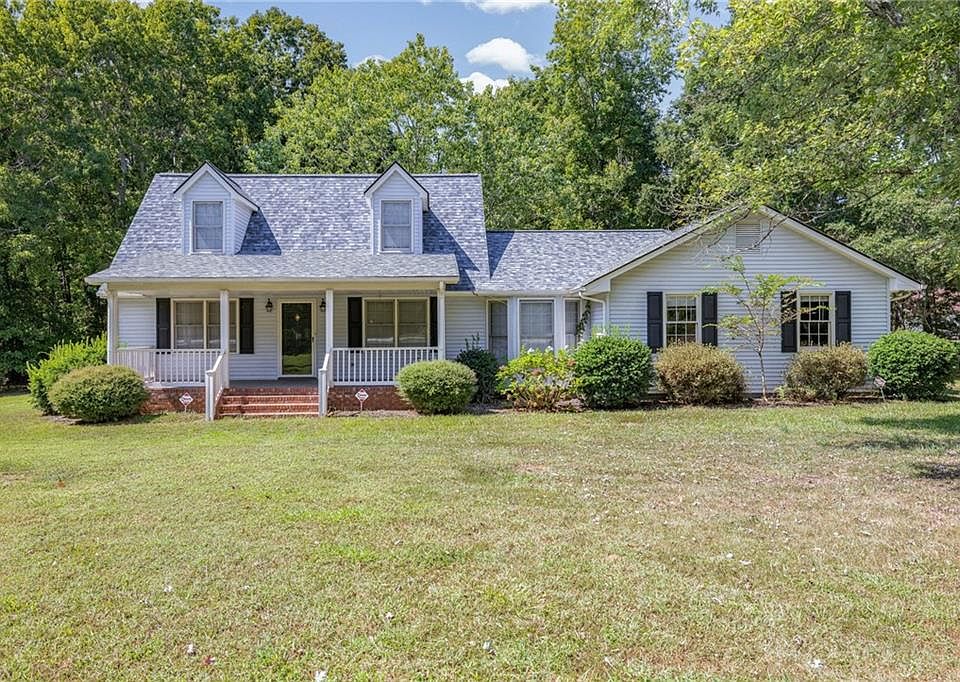 1st image of 2821 Hog Mountain Rd