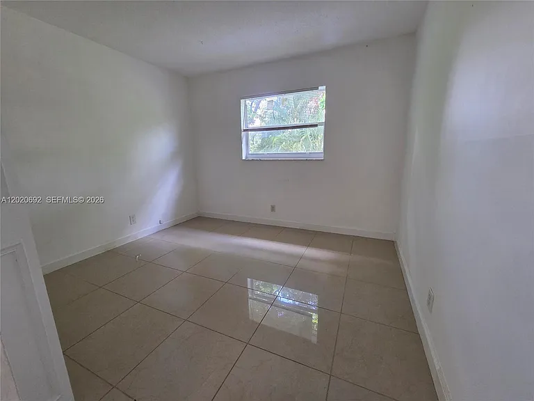 1125 NE 16th Pl #211 — Photo 15