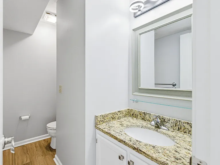 830 Vine St — Photo 14