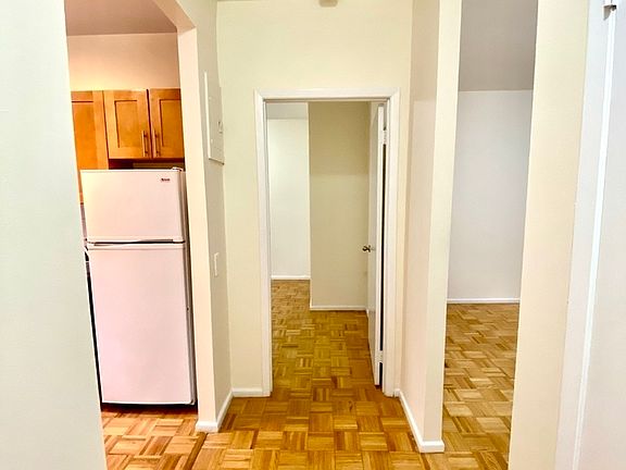 4th image of 519 E 78th St #4V