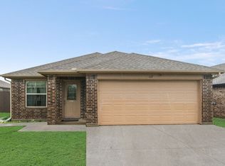 417 W Holford St, Pilot Point, TX 76258