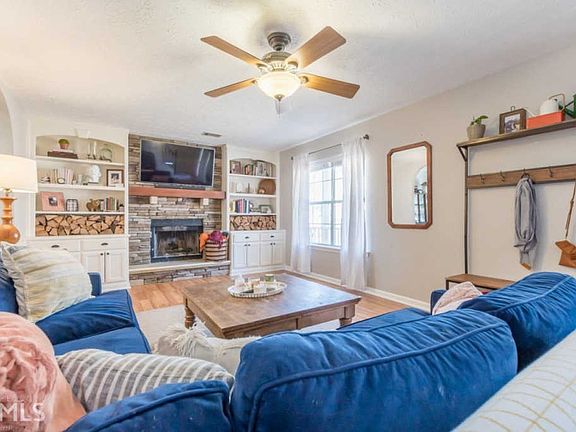 5th image of 3093 Rockview Dr