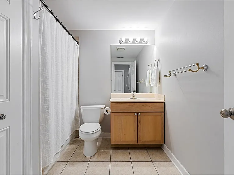 824 W Superior St #306 — Photo 11