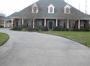 136 Grand Chase Dr, Nederland, TX 77627