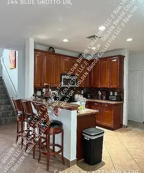 144 Blue Grotto Dr — Photo 2