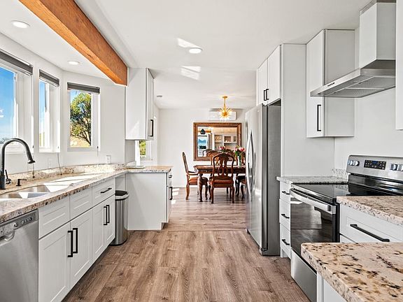 4th image of 715 Pearl Court