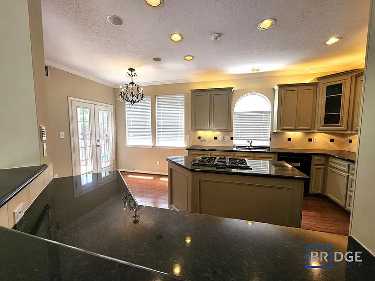 319 Birdsall St — Photo 9