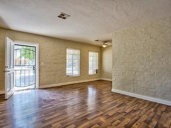 3rd image of 127 Palm Ln