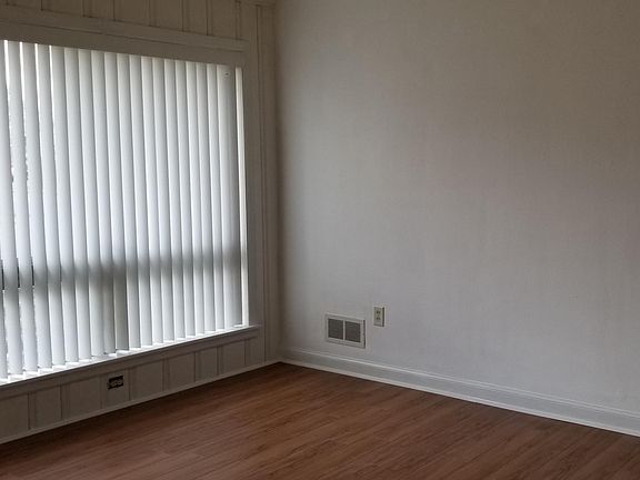 2nd image of 181 Maplelawn Ave NE